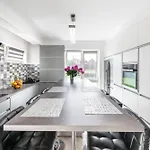 Apartament August Getaway Spacious 2-bedroom Sleeps 5 Free Parking