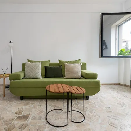 August Getaway Spacious 2-bedroom Sleeps 5 Free Parking