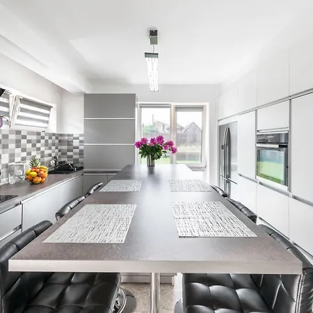 아파트 2br 5 Guests Free Parking Near Untold & Iulius Mall