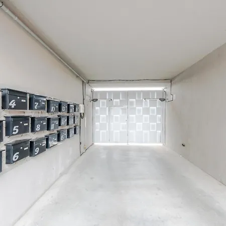 August Getaway Spacious 2-bedroom Sleeps 5 Free Parking Apartment Cluj-Napoca