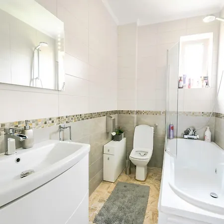2br 5 Guests Free Parking Near Untold & Iulius Mall 아파트 *