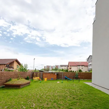 Daire August Getaway Spacious 2-bedroom Sleeps 5 Free Parking