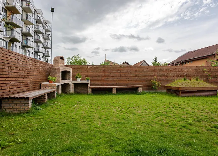 August Getaway Spacious 2-bedroom Sleeps 5 Free Parking Apartament *