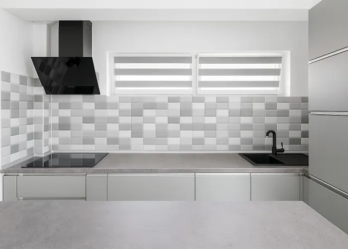 August Getaway Spacious 2-bedroom Sleeps 5 Free Parking Cluj-Napoca